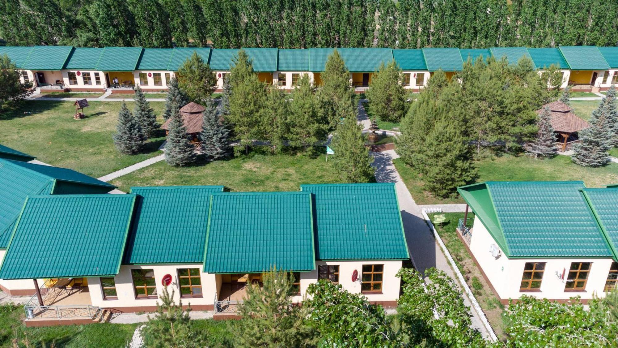 Green Land Актобе Экстерьер фото