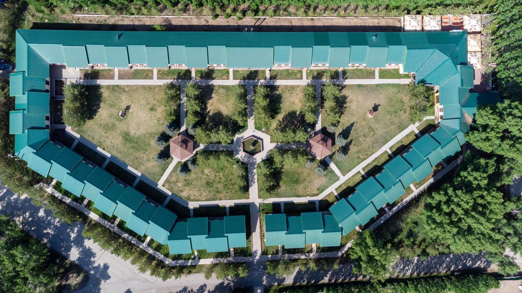 Green Land Актобе Экстерьер фото
